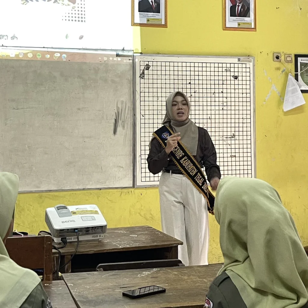 Rere sebagai Duta GenRe Kab. Tegal sedang Sosialisasi di kegiatan LDK