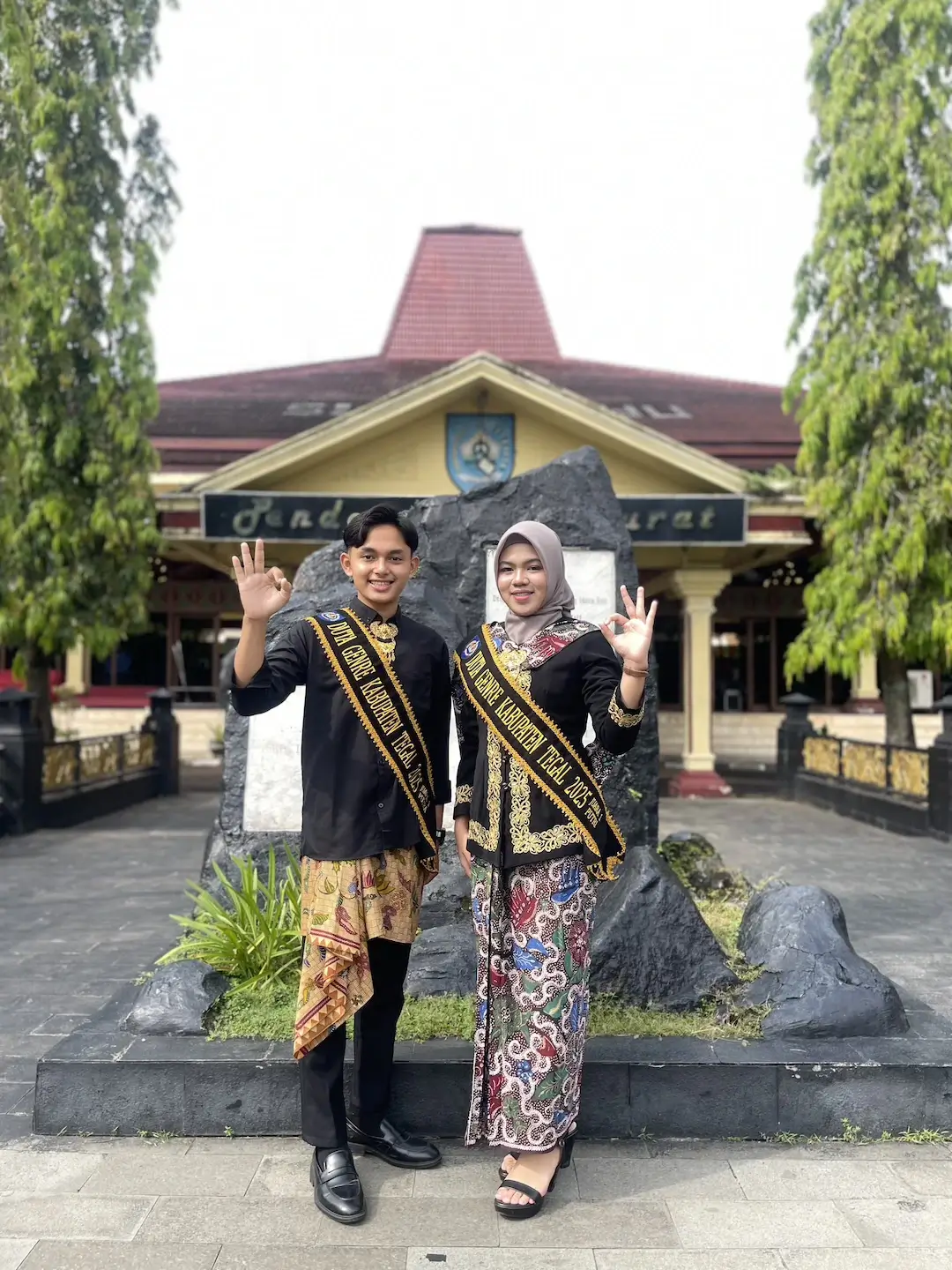 Duta GenRe Kab. Tegal berfoto bersama di Pendopo Mangkurat Pemda Kab. Tegal dalam rangka memperingati hari kartini