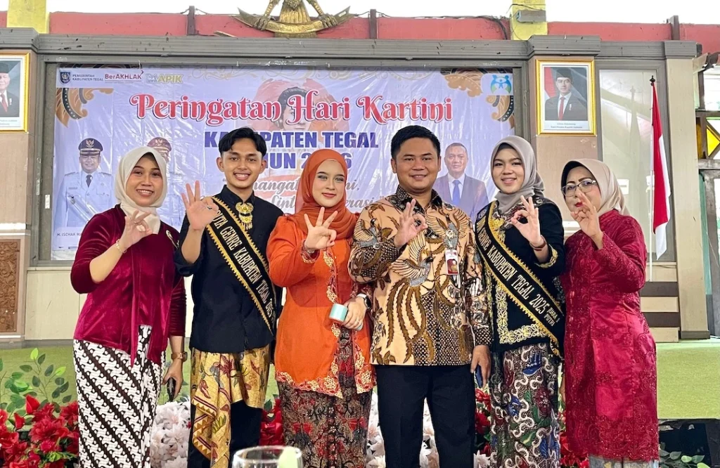 Duta GenRe Kab. Tegal foto bersama Bupati Tegal